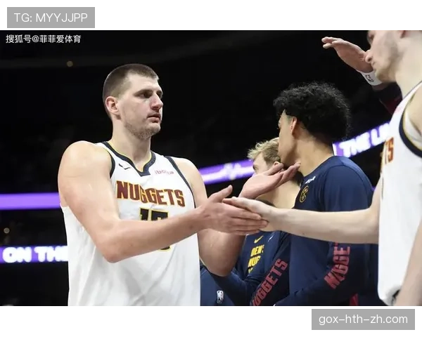 杨瀚森训练完啃鸡腿那一下，真绷不住了